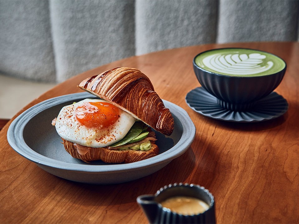 Croissant  stuffed with a fried egg & avocado