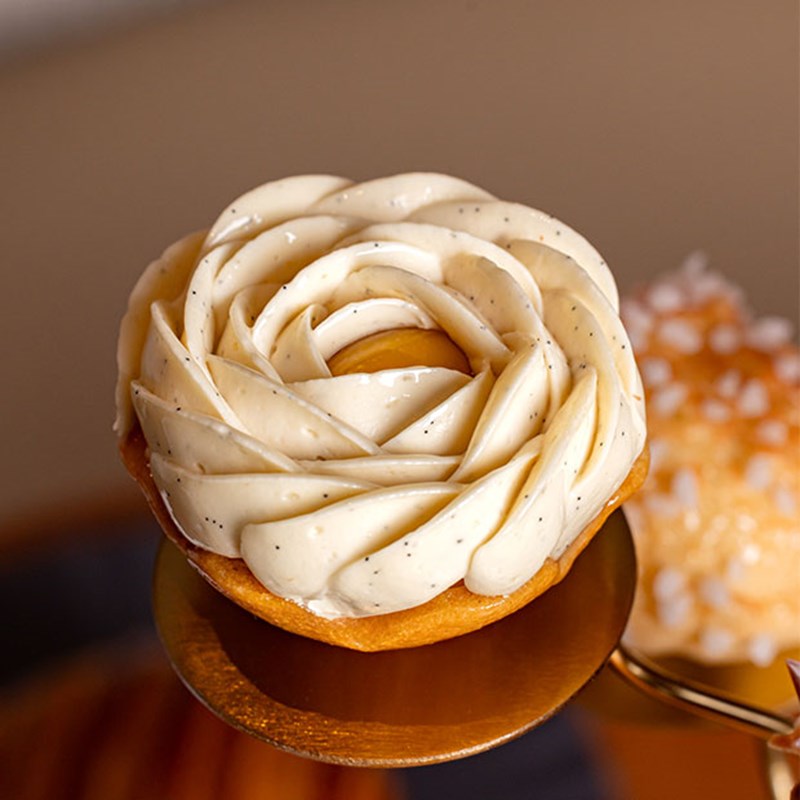 Cedric Grolet Vanilla Flower cake