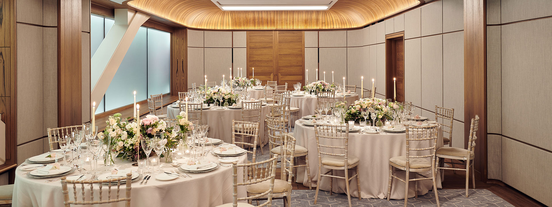 Decorated with flowers and candles, the Wilton Room, in a champagne palette, is a great interior for celebrations.