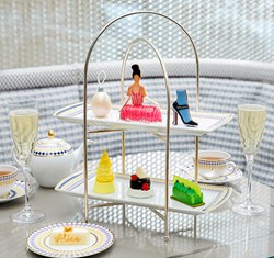 PRÊT-À-PORTEA: THE COUTURE CAKEWALK