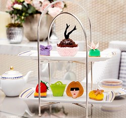 PRÊT-À-PORTEA: THE COUTURE CAKEWALK