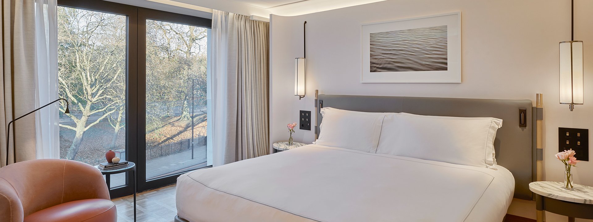 View of a King Bed in the bedroom, in an interior with soft palettes and lots of daylight in the Park Suite.